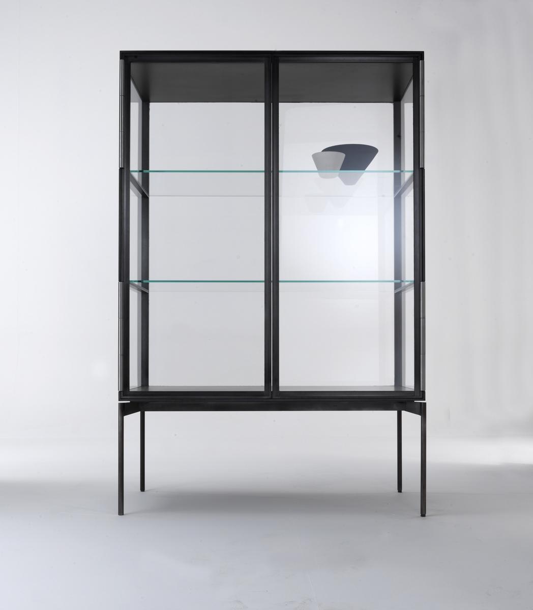 GALERIST Glass and aluminium display cabinet