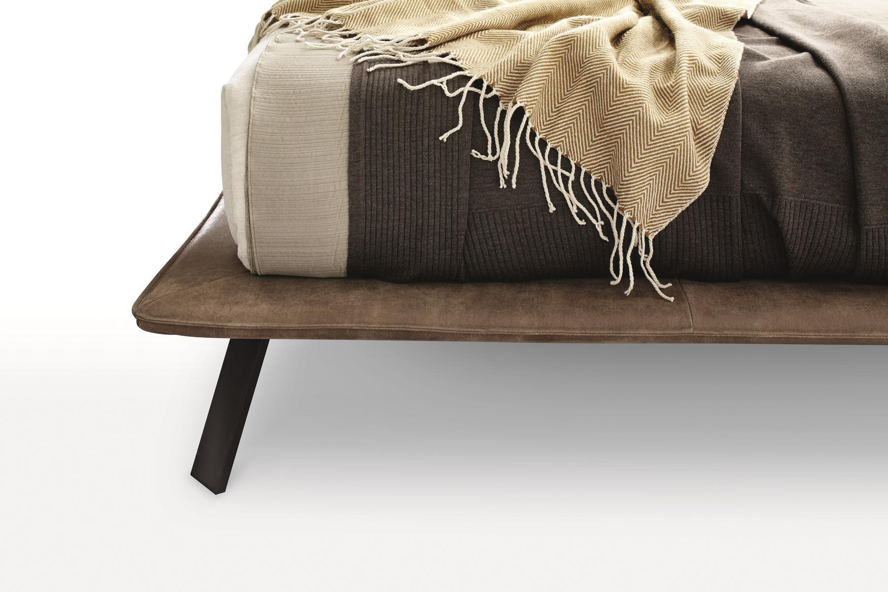 KANAHA Bed with upholstered headboard