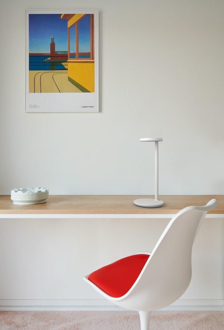 OBLIQUE LED table lamp with USB charging