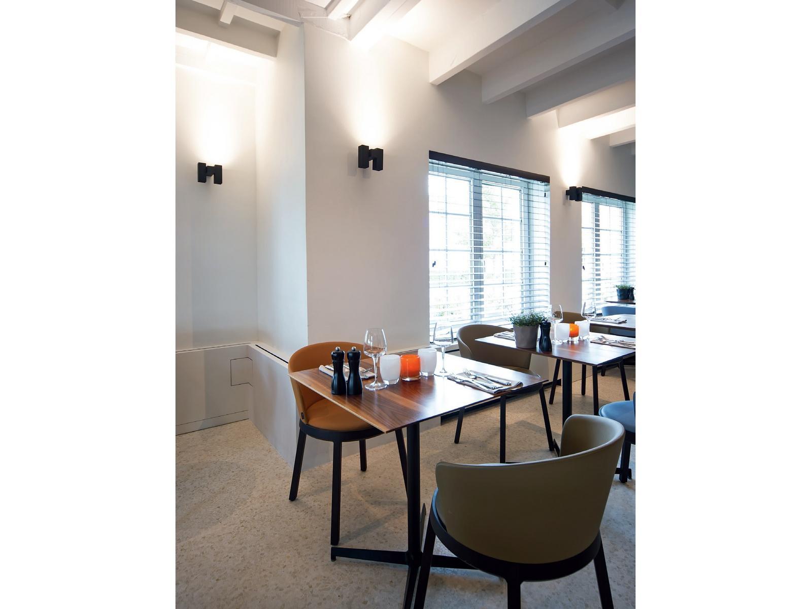 SKYLINE LED wall-mounted adjustable aluminium spotlight