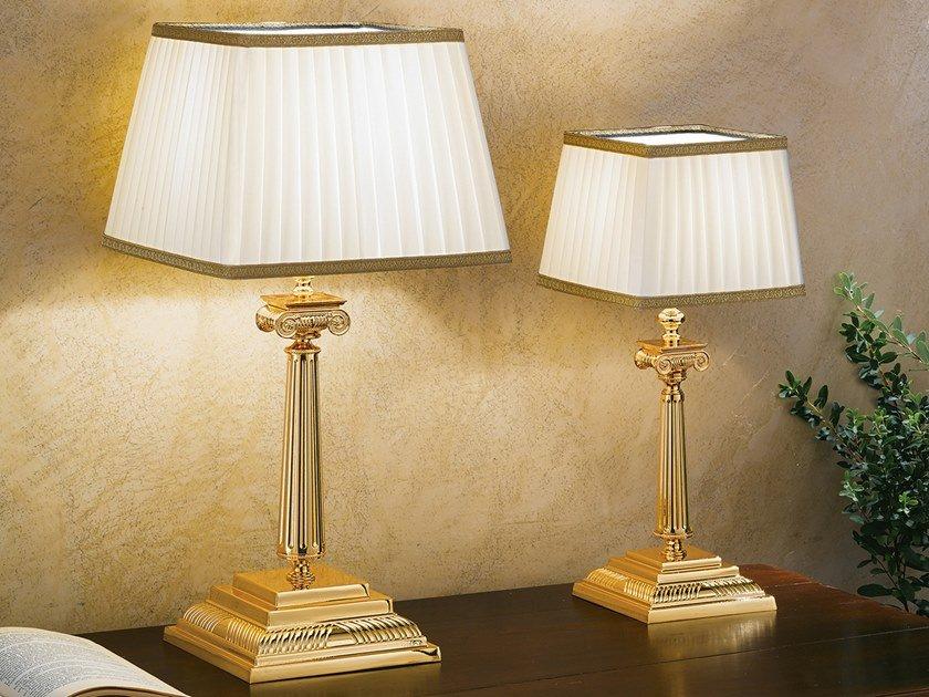 BRASS & SPOTS VE 1018 Incandescent brass table lamp