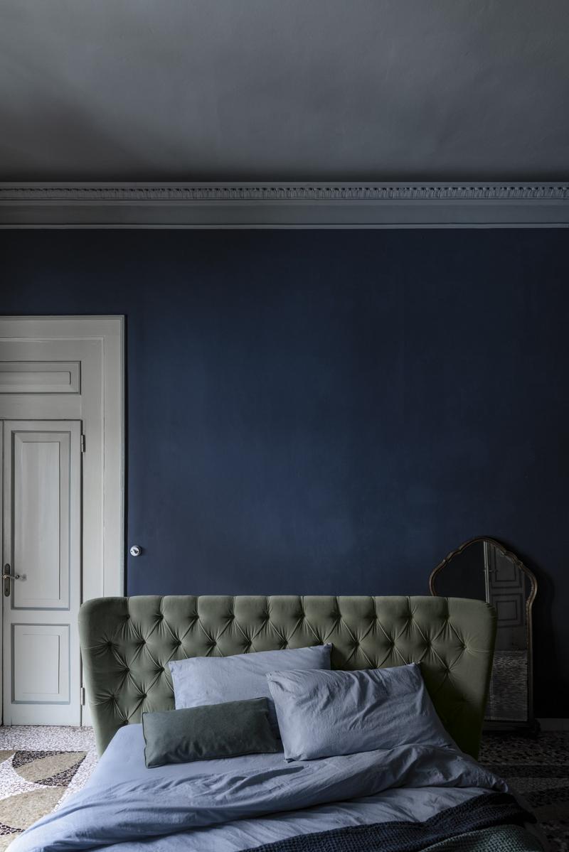 SELENE Storage bed with tufted headboard