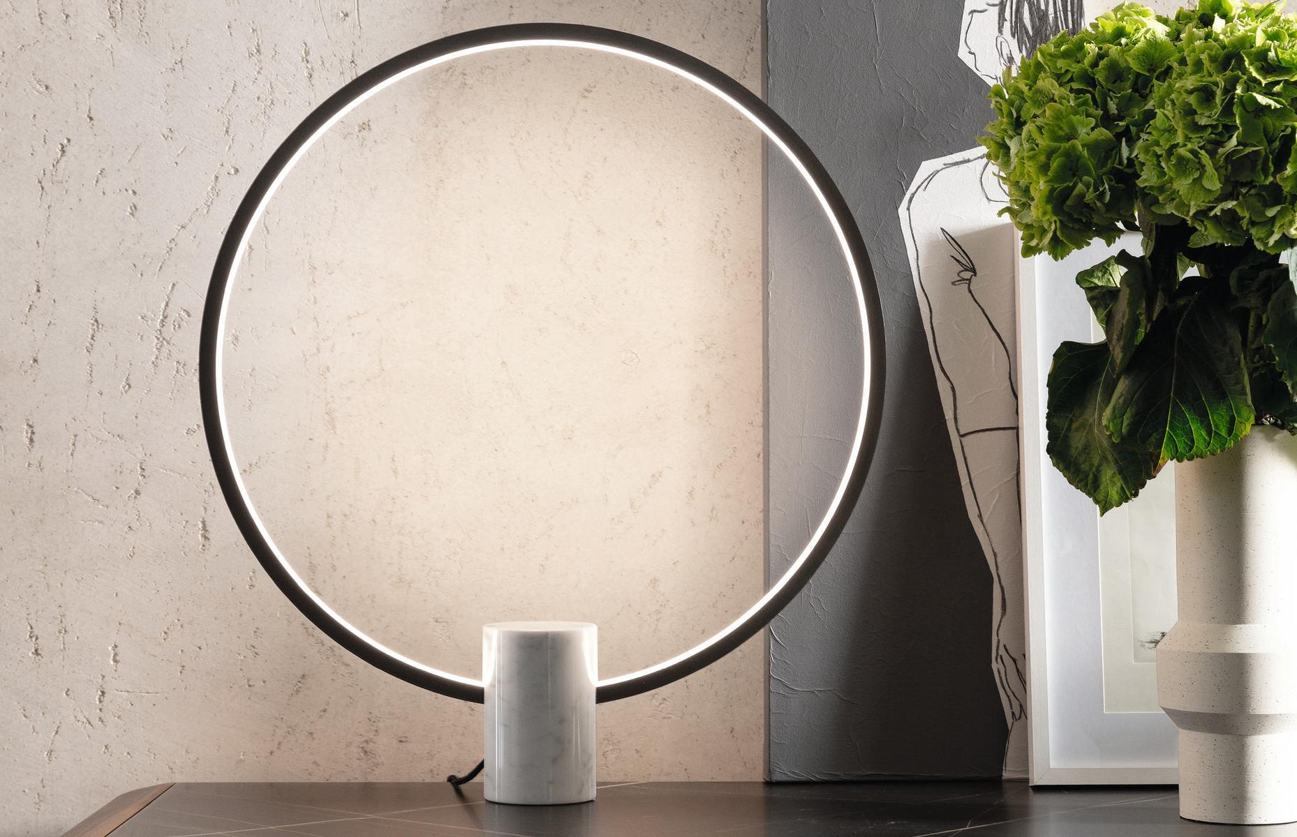 HALO Carrara marble table lamp