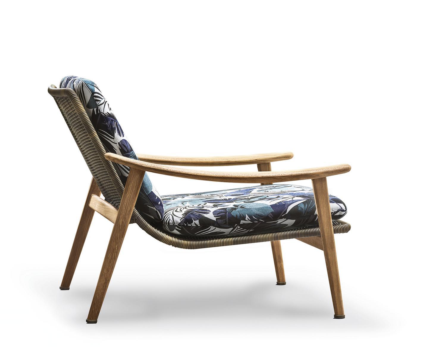 FYNN OUTDOOR Teak garden armchair with armrests