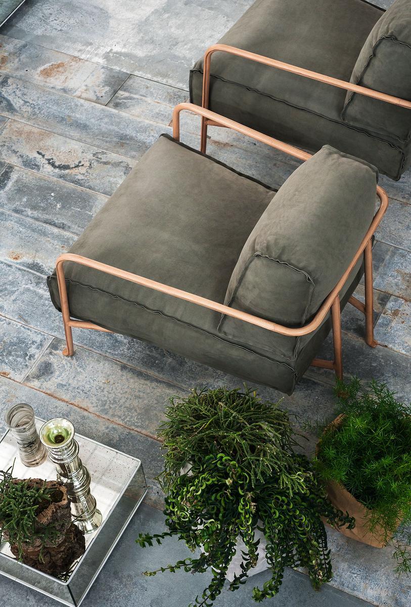 BRUXELLES Leather armchair with armrests