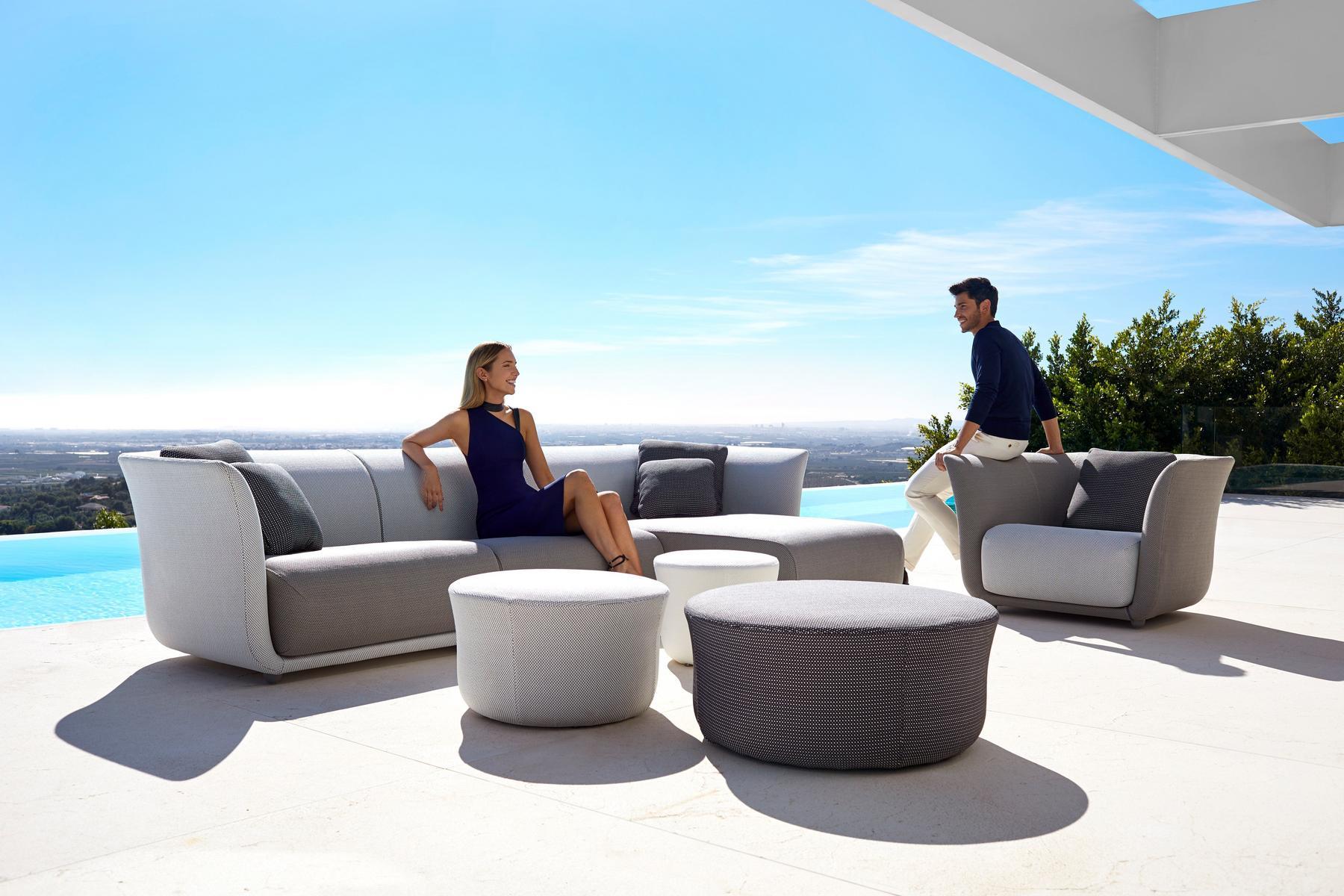 SUAVE Modular fabric garden sofa