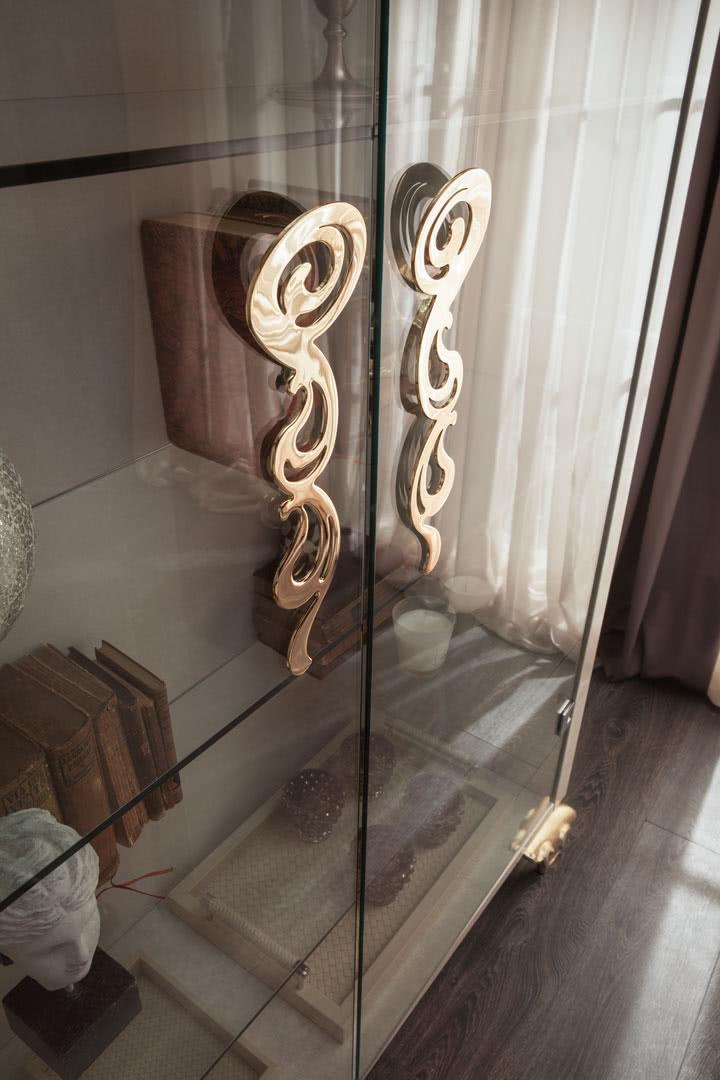 GEORGE Display cabinet