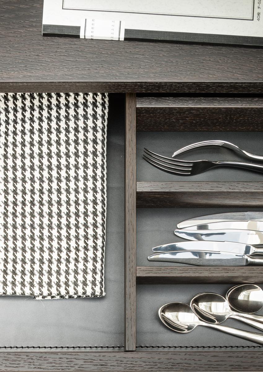 PICTURE Oak sideboard