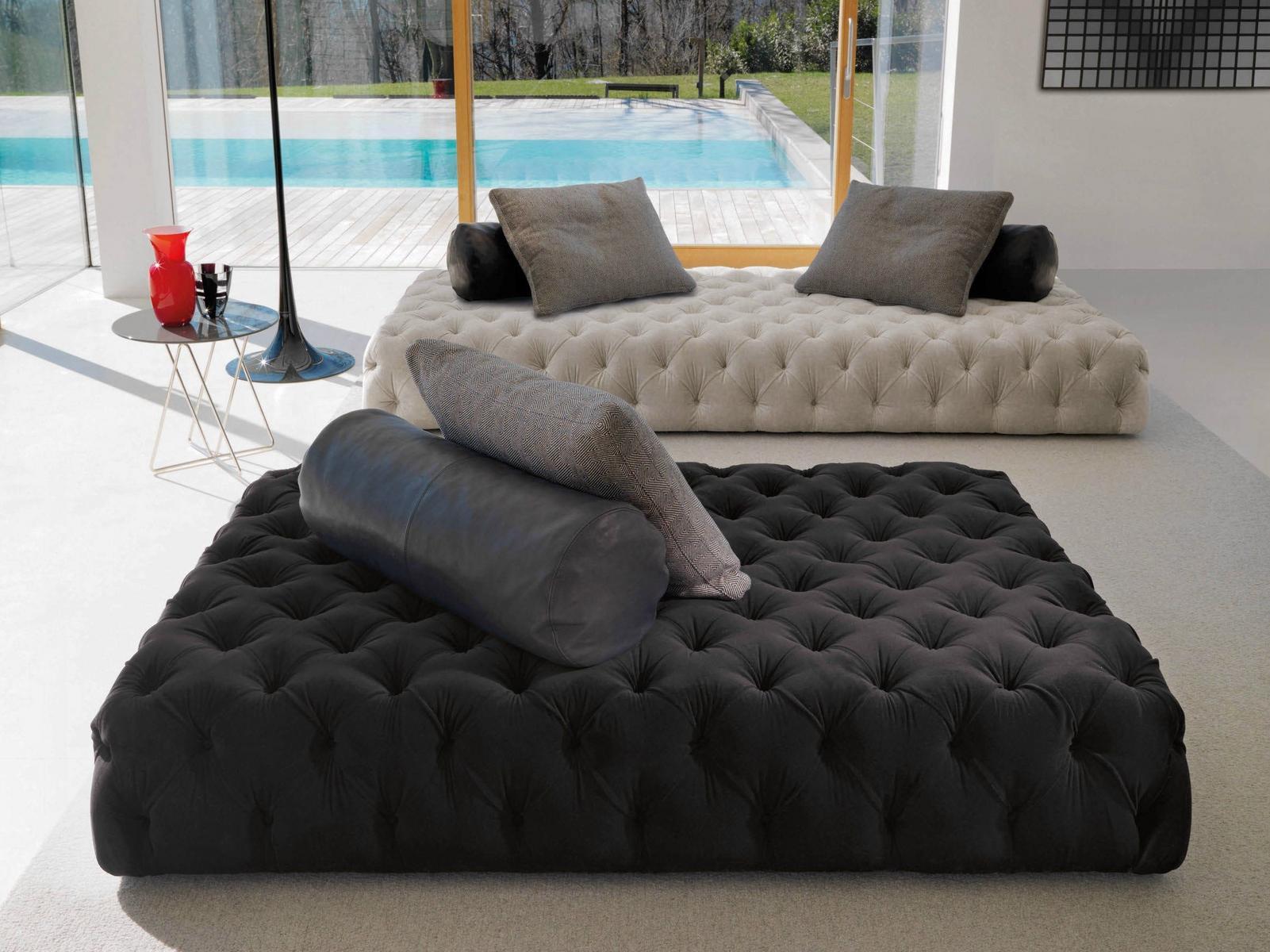 ROLLKING Tufted day bed