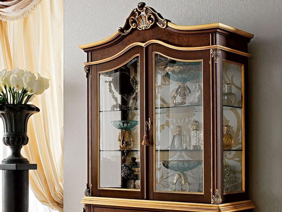 12602 Solid wood display cabinet