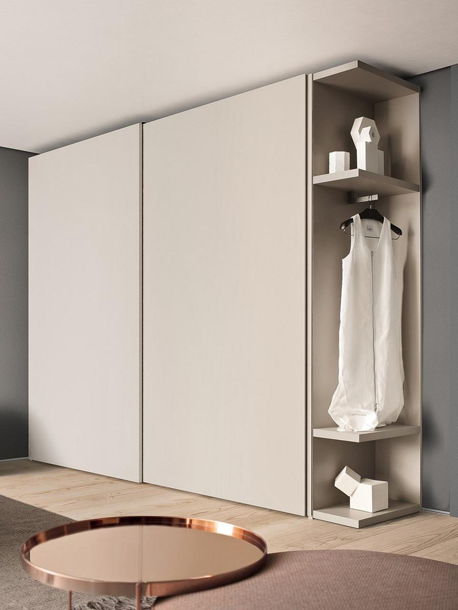 NASTRO Lacquered wardrobe with sliding doors