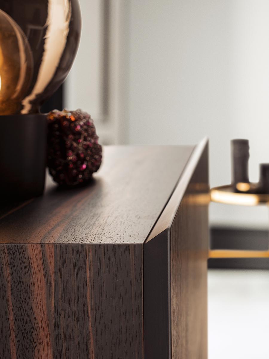 TOSCA Wooden chest of drawers with integrated handles