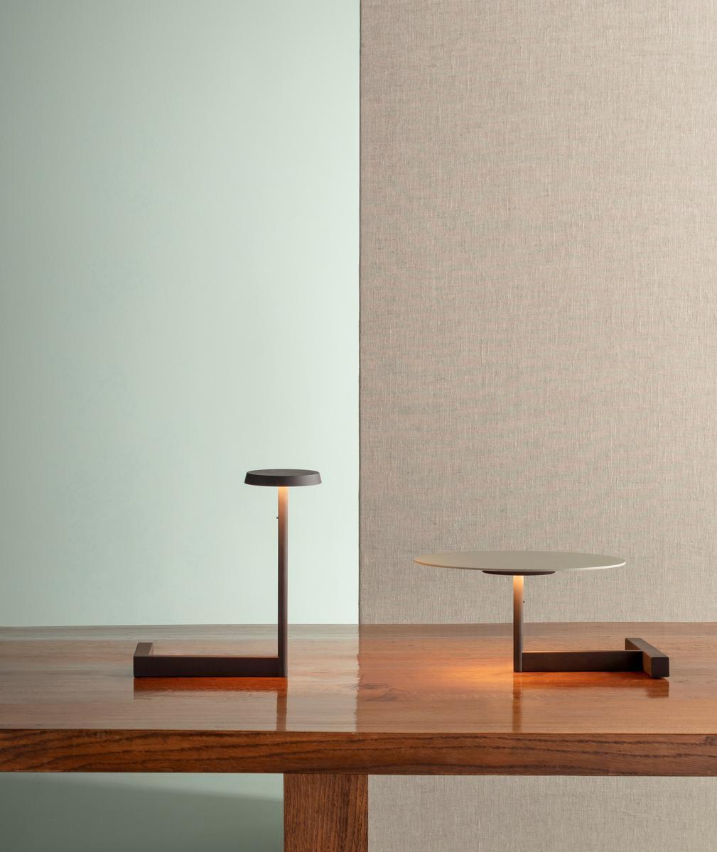 FLAT 5970 LED metal table lamp