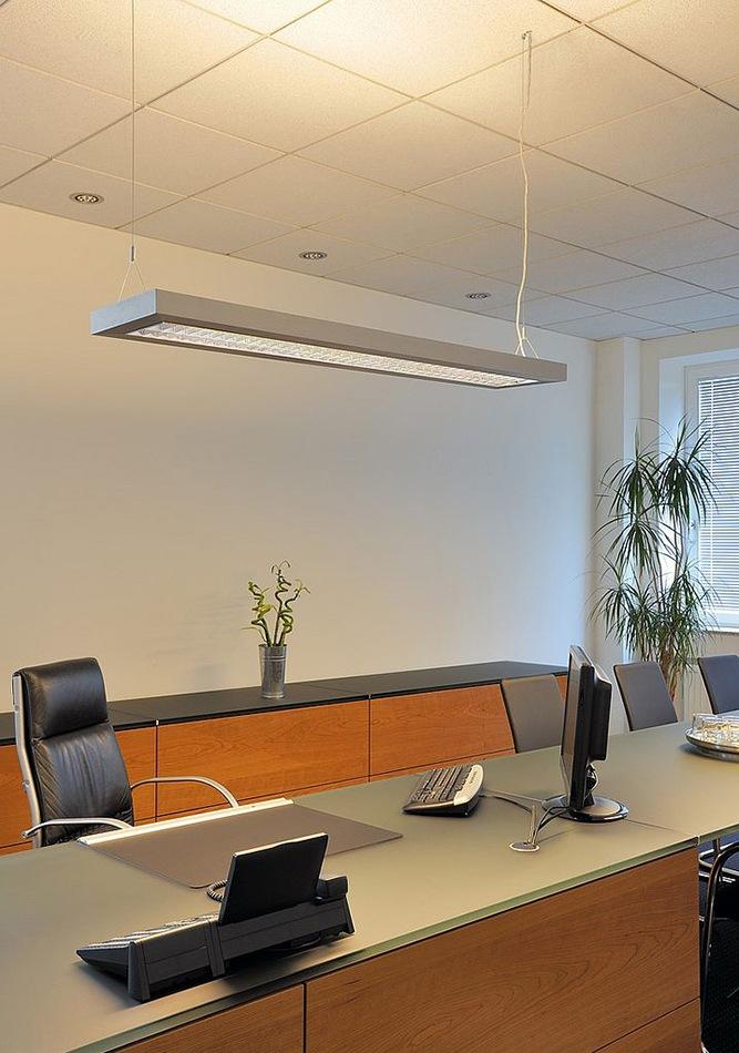 LONG GRILL Metal pendant lamp in a contemporary style