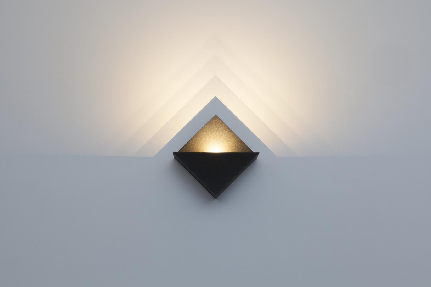 GRADIENT LED polycarbonate wall lamp