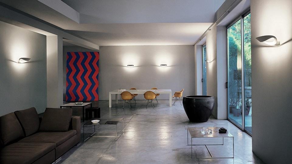 MESMERI Indirect light die cast aluminium wall lamp
