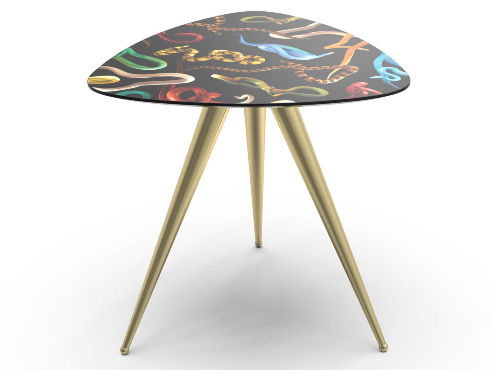 SNAKES Triangular coffee table with MDF top and metal legs