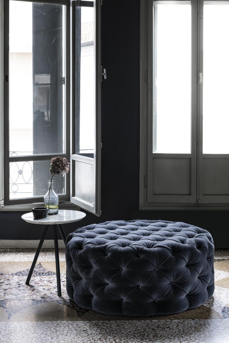 SELENE Tufted upholstered round fabric pouf