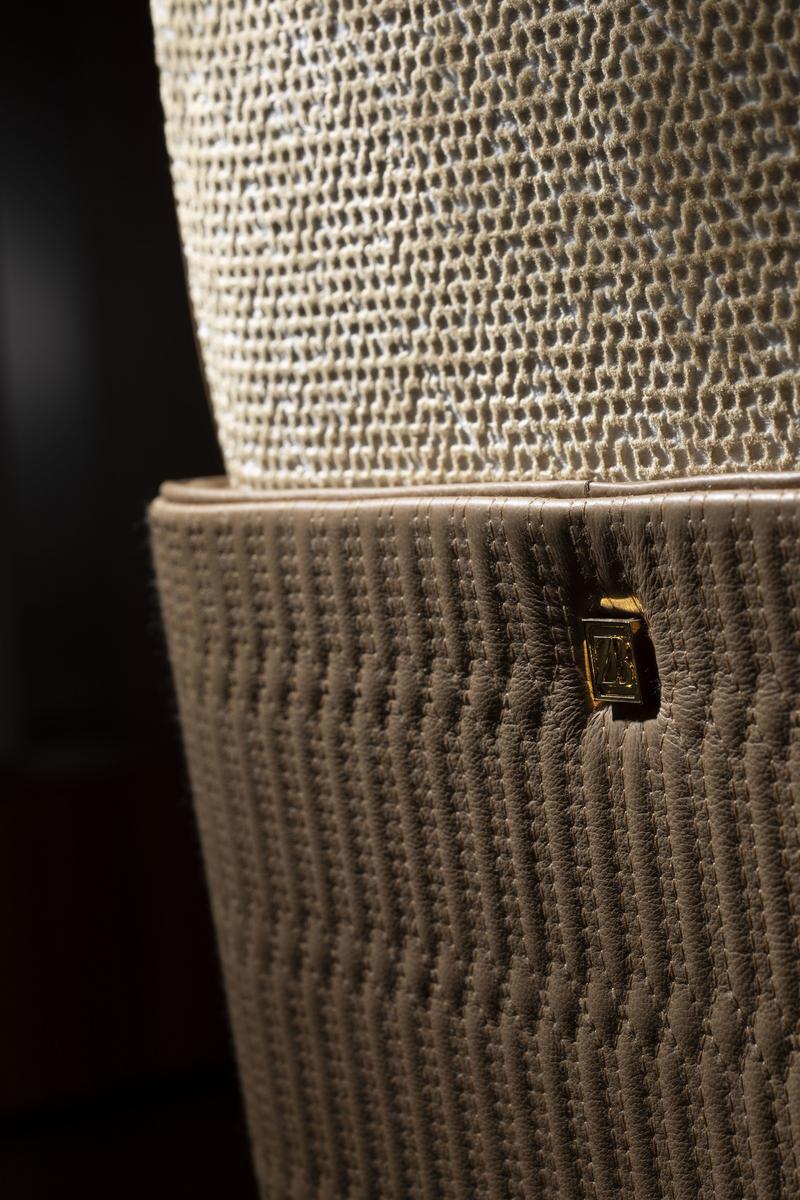 CAPRICE Upholstered velvet chair with armrests
