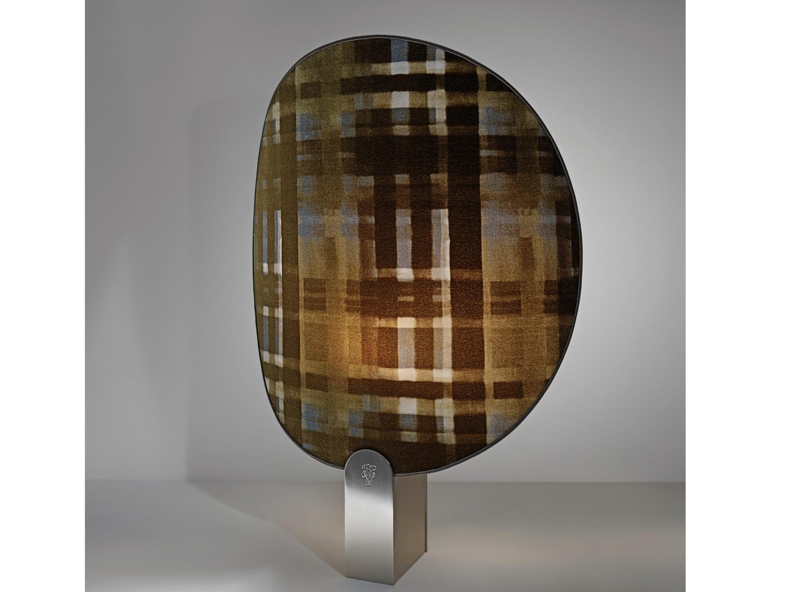 AKIRA Indirect light brass table lamp