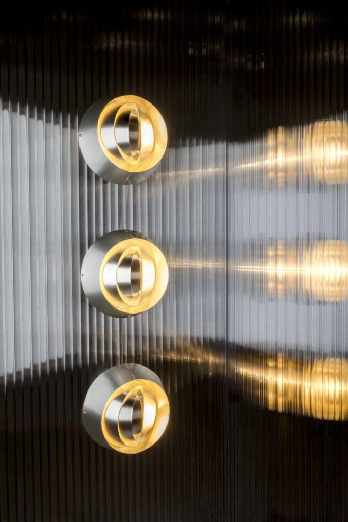 CURVE Metal pendant lamp in a contemporary style
