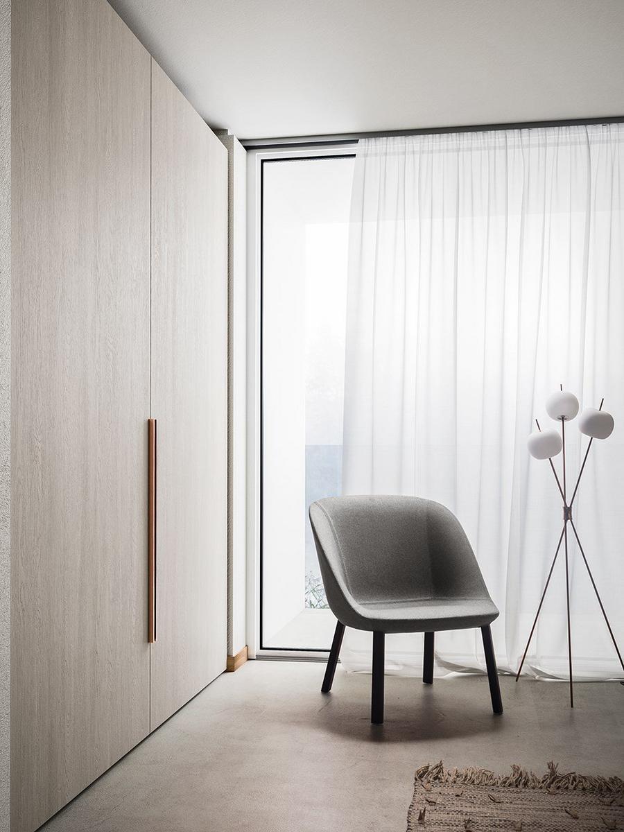PLANA Lacquered wooden wardrobe