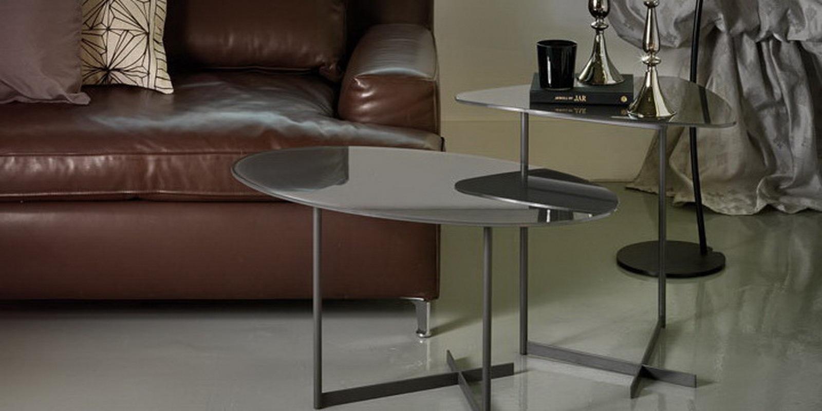 PAT Oval metal coffee table