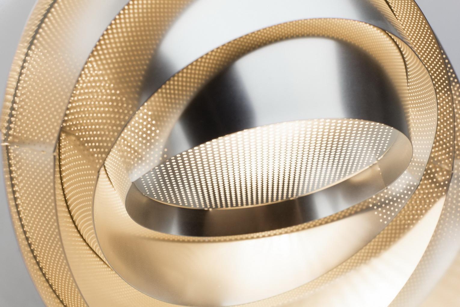 CURVE Metal pendant lamp in a contemporary style