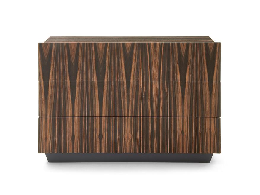 TOSCA Wooden chest of drawers with integrated handles