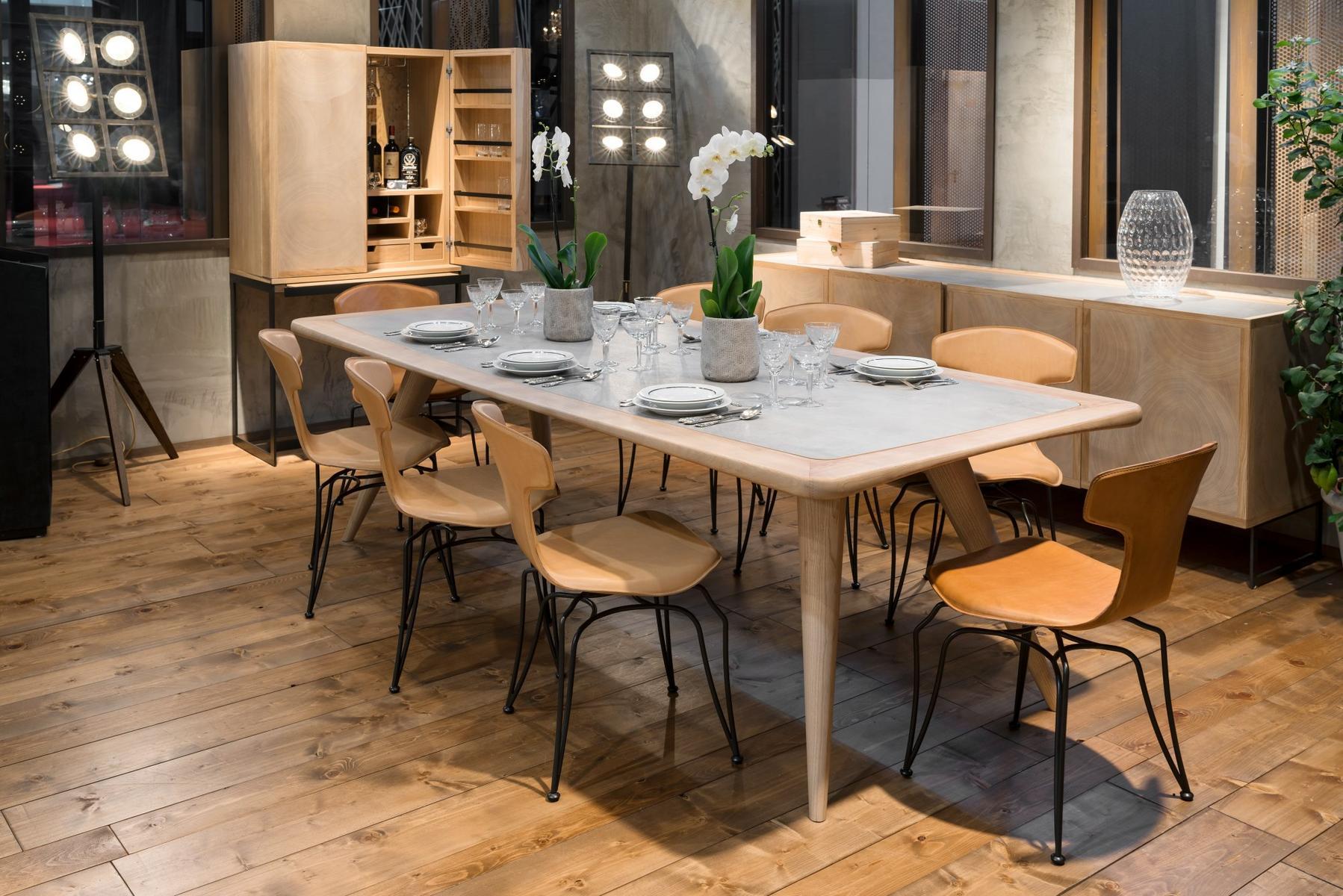 VERTIGO Rectangular cement and oak table