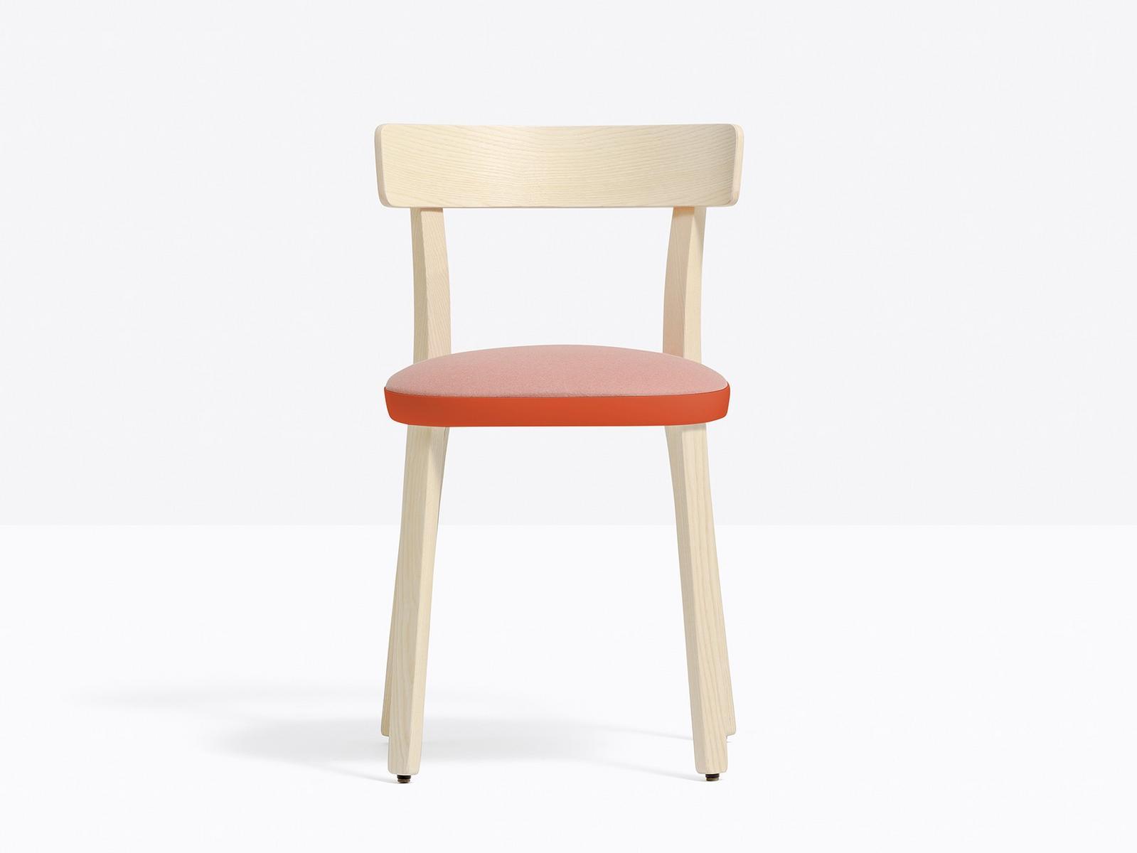 FOLK 2940 Ash chair with integrated cushion