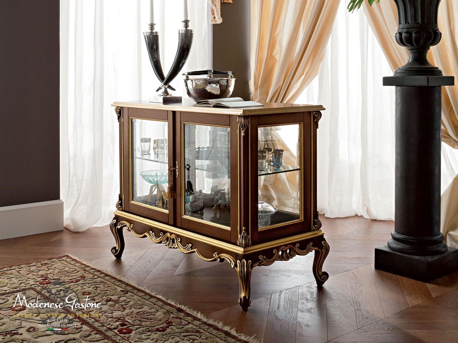 12128 Solid wood display cabinet