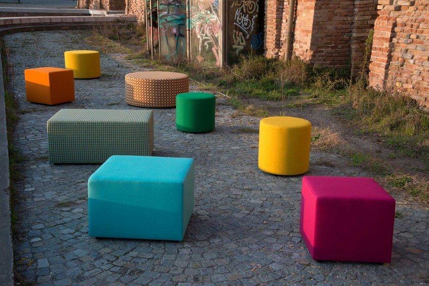 BASIC Upholstered square fabric pouf