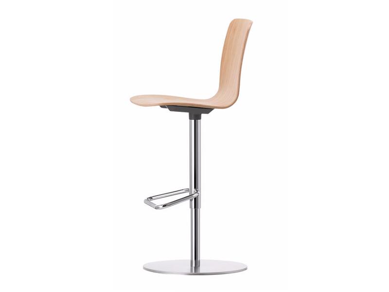 HAL PLY Swivel wooden barstool with footrest