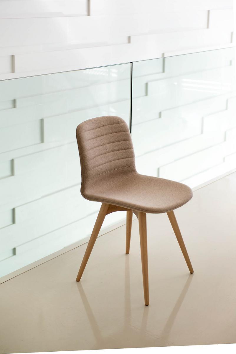 LIÙ LG Upholstered wooden chair