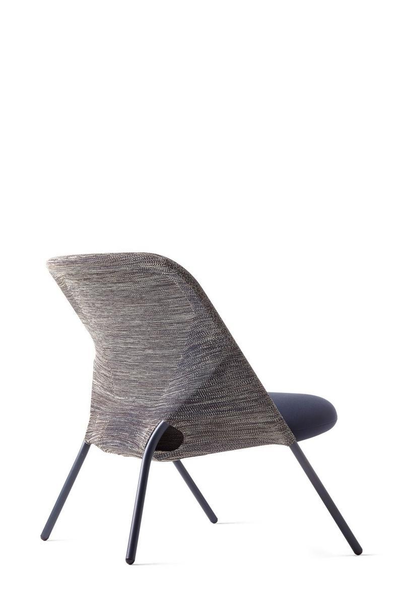 SHIFT LOUNGE CHAIR Upholstered easy chair