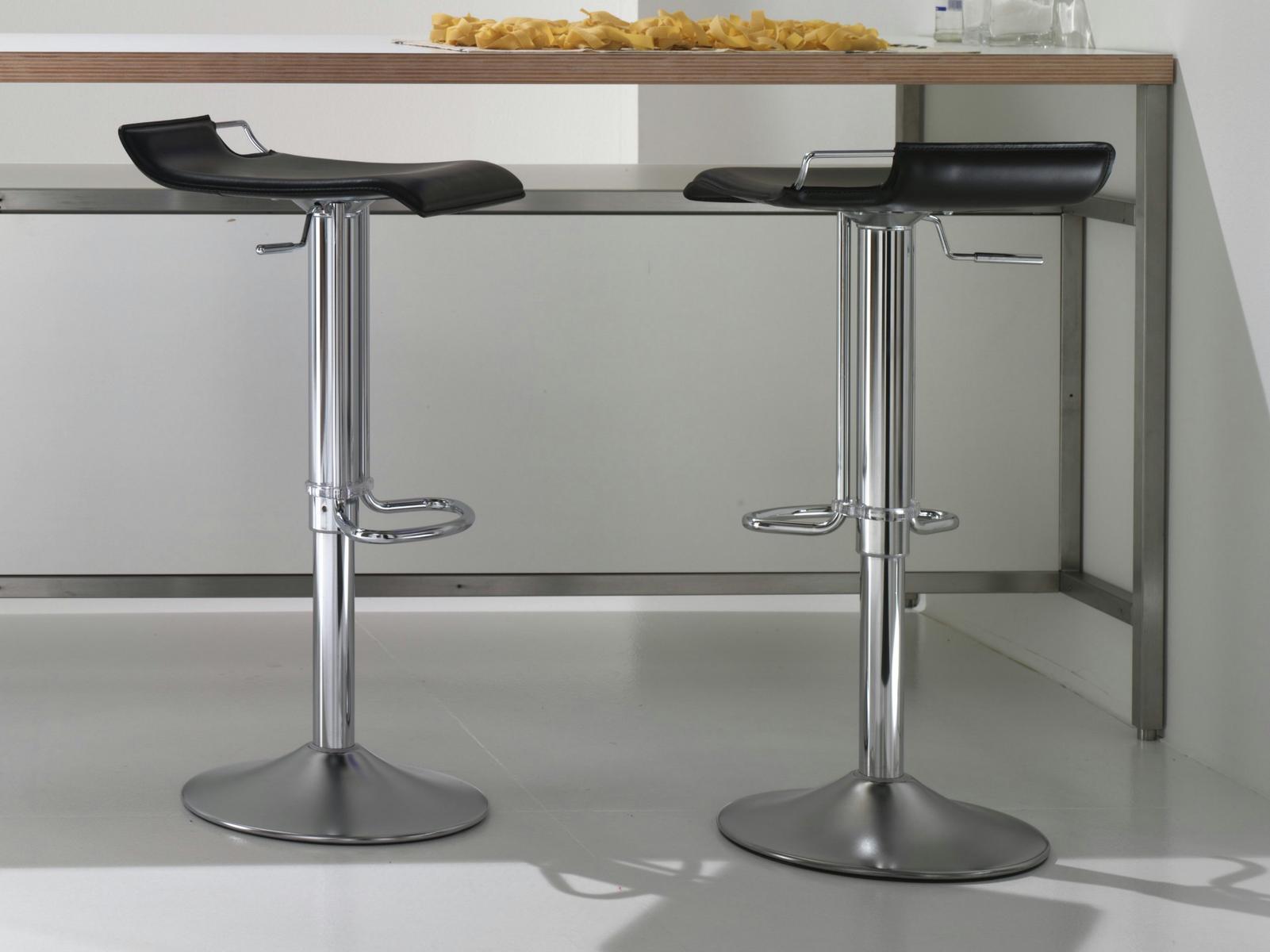 HOPPY Height-adjustable stool