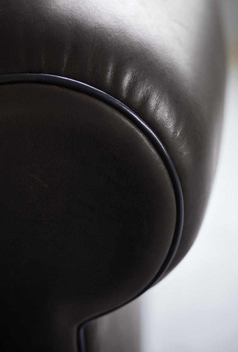 MICKEY Leather armchair with armrests