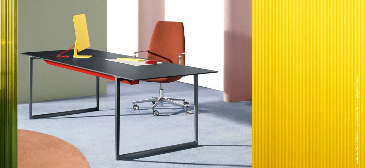 TOA DESK TOA240X90_C Rectangular die cast aluminium office desk