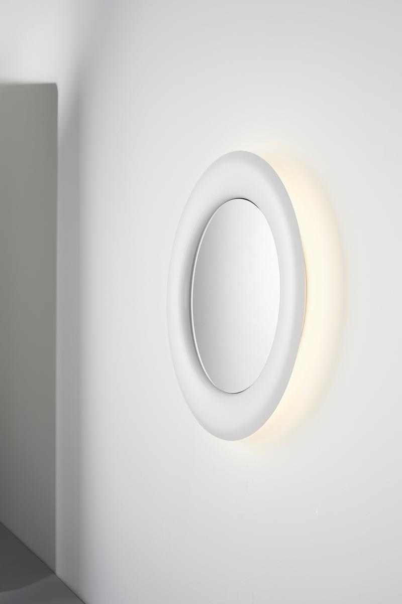 FLOW Mirror with integrated lighting