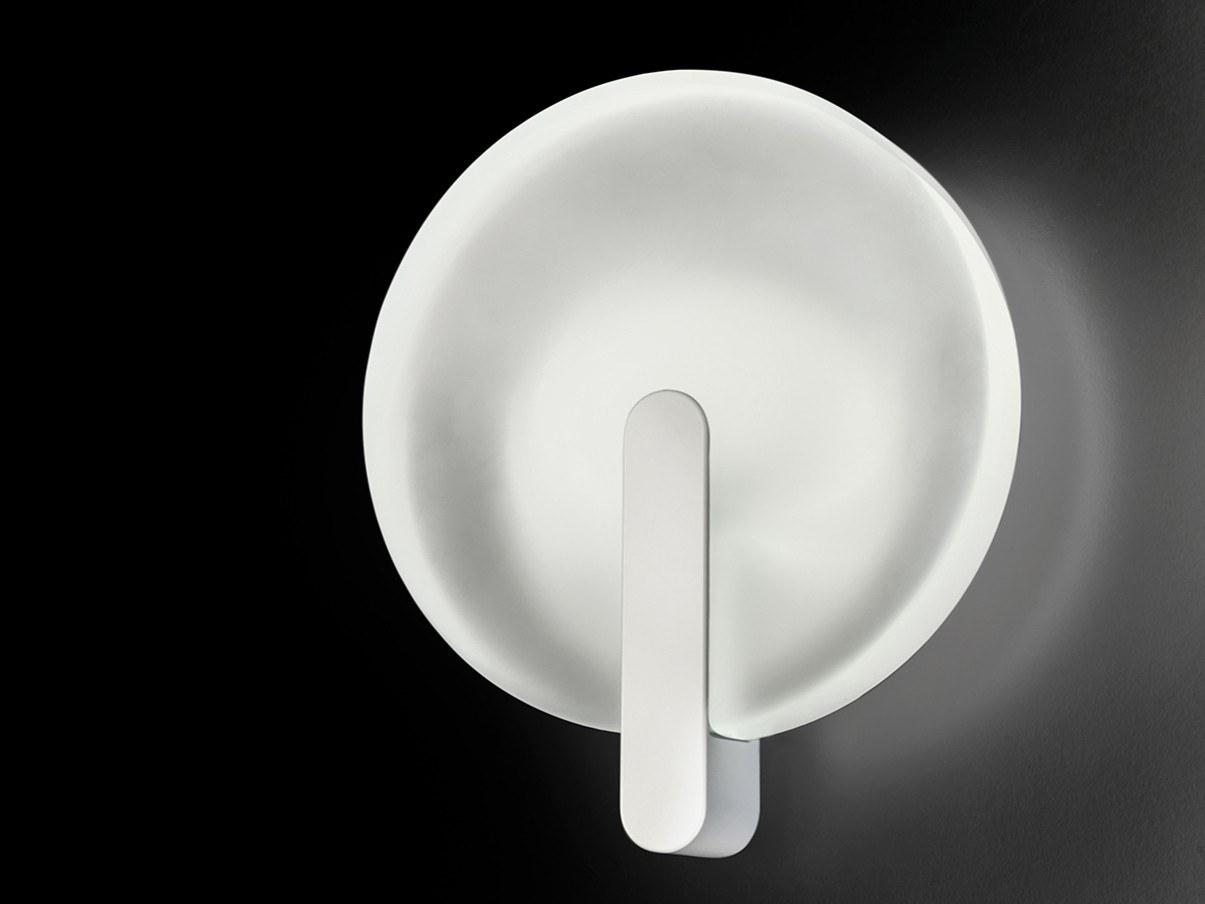 SINUA LED satin glass wall lamp
