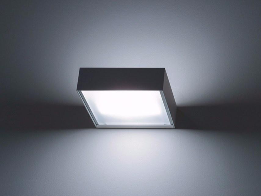 TOAST Glass and metal wall lamp