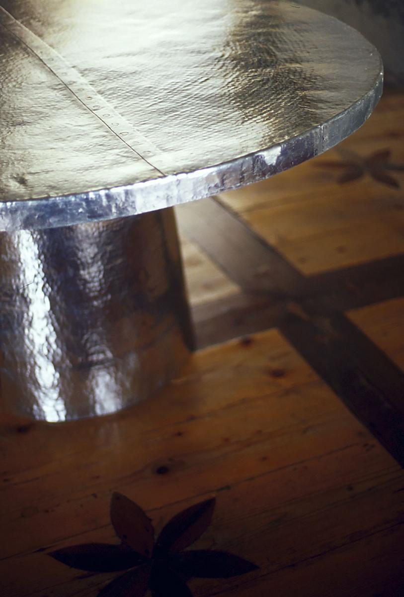 CAIRO Round brass table