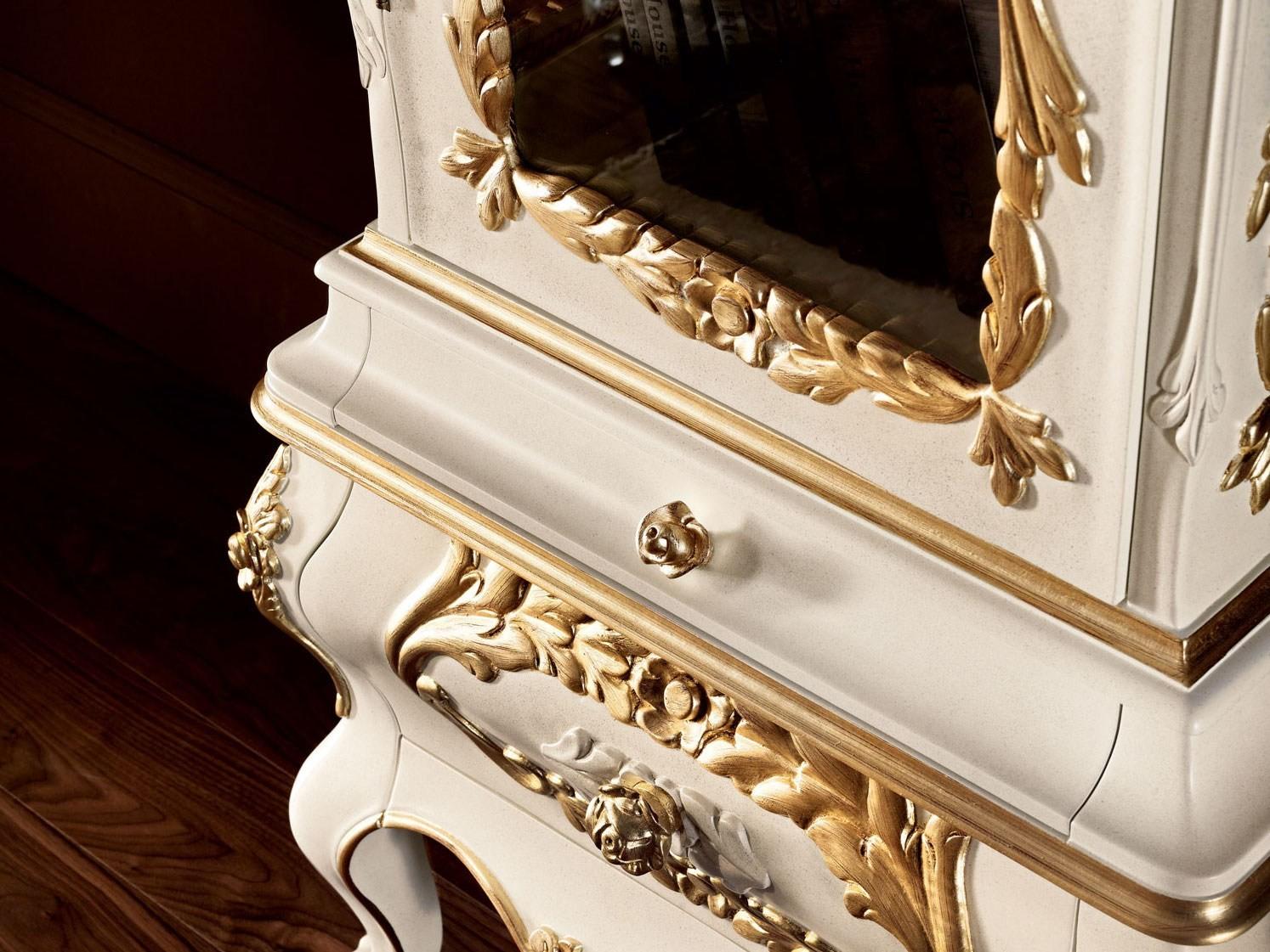 11103 Solid wood display cabinet