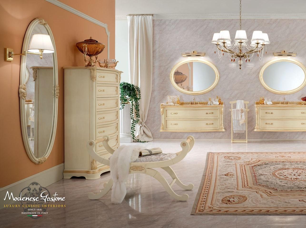 13610 Wooden chest of drawers