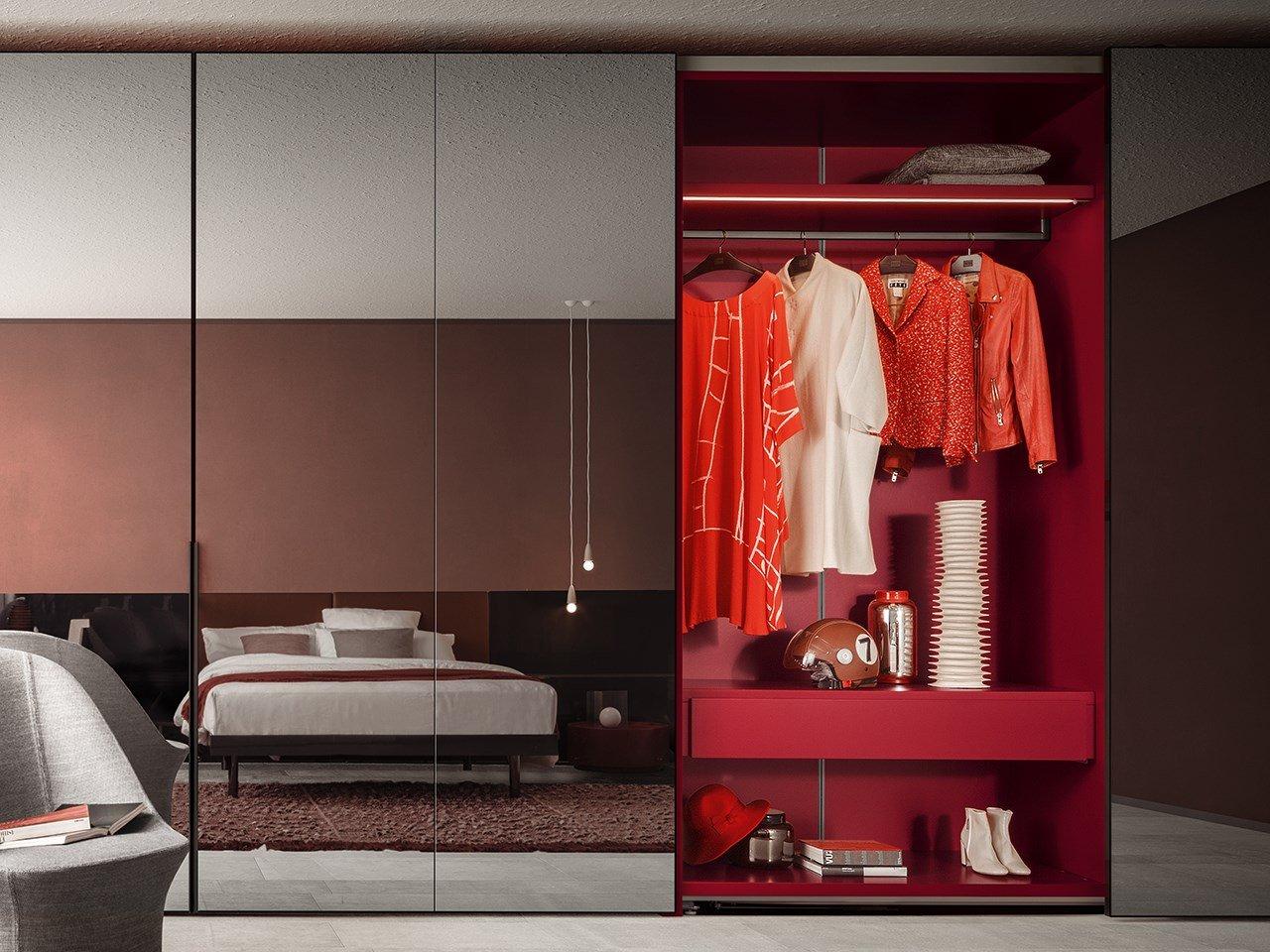 CORNICE Lacquered wooden wardrobe