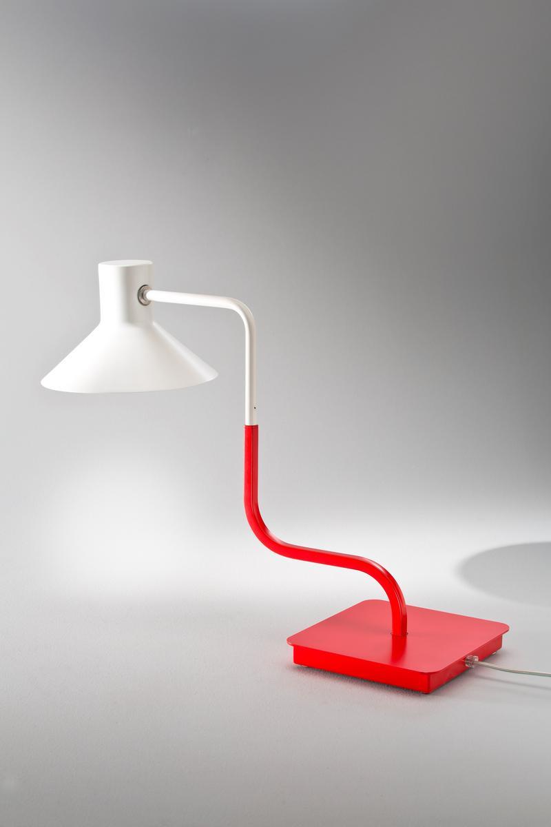 SISTER LED adjustable iron table lamp