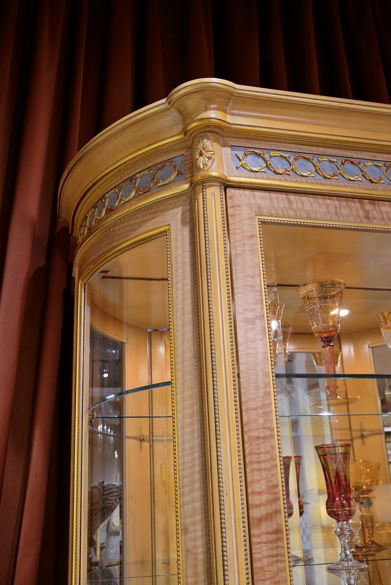 1440 Wood and glass display cabinet