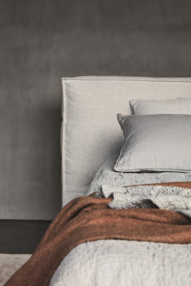 FLANN 2.0 Fabric bed with upholstered headboard