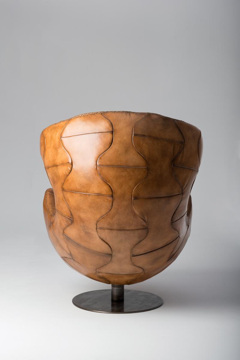 PELÈ Swivel leather armchair with armrests
